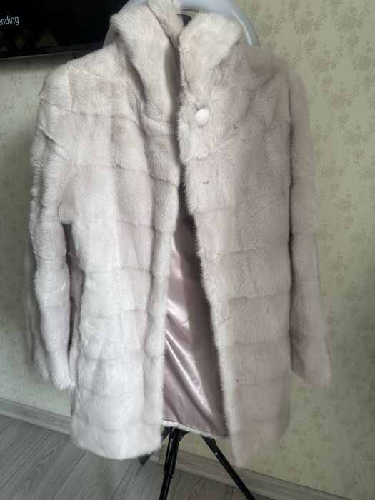 Продам пудро-розовую шубу