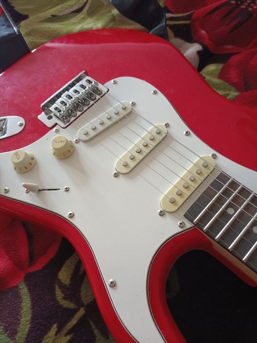 Новая гитара и усилитель в комплекте