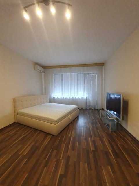 Продава се Двустаен апартамент в София, Център - 55 кв.м за 3273 €/кв.м - Снимка #1