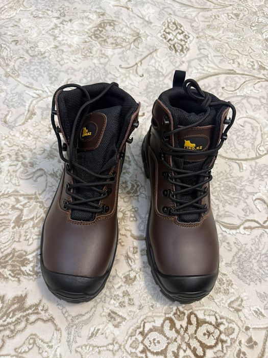 Продам демисезоные рабочие ботинки
