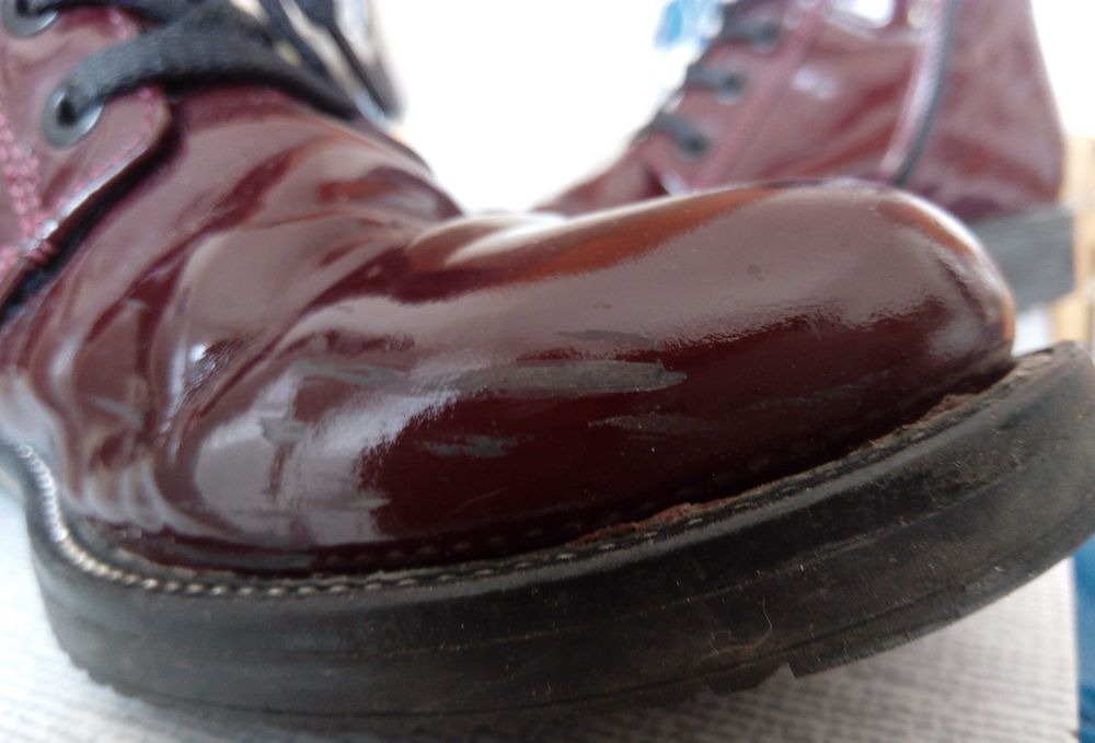 Дамски лачени боти с цип