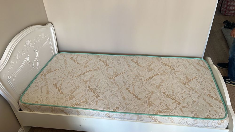 Кровать с матрасом 100/200