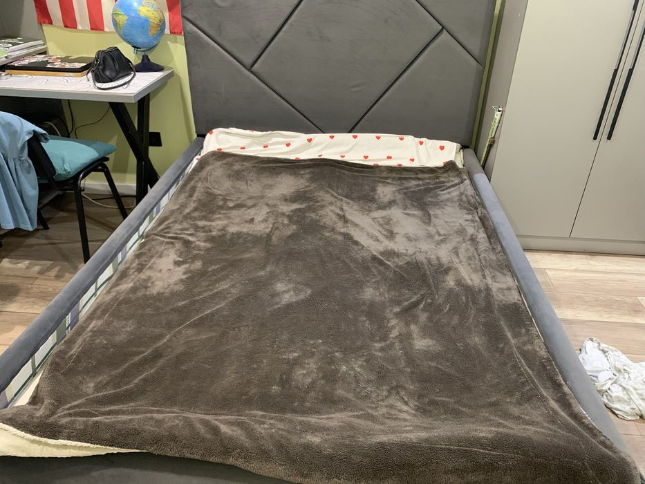 Кровать с внутренним отсеком