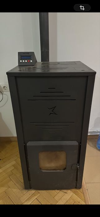 Камина с водна риза на пелети
