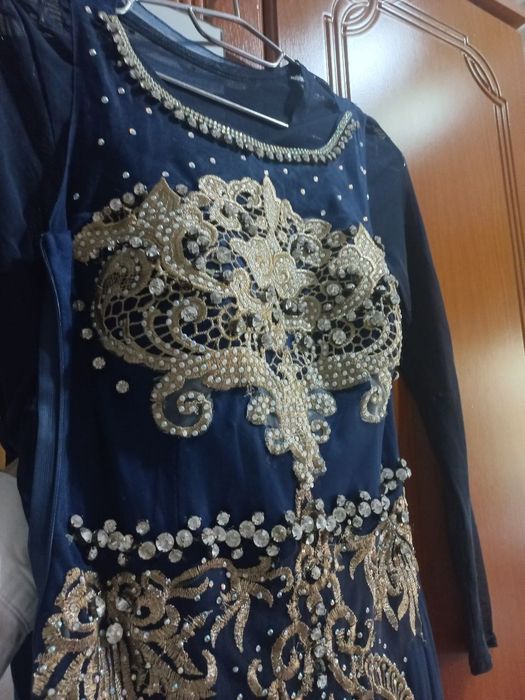 Elektr ko'k rangdagi Oqshom, To'y libosi