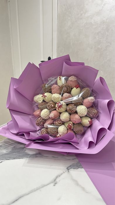 Клубника в шоколаде, букты , цветы , подарок