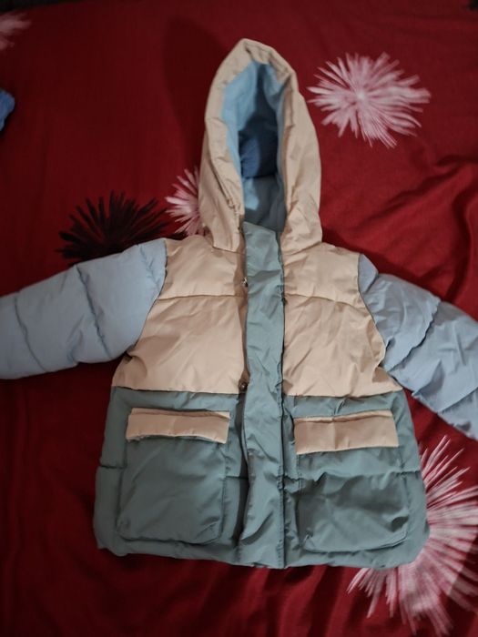 Vand lot de haine marimea 68-74, baieti,combinezon bebe imblanit, geaca groasa si geaca subtire, camasa  si pantaloni primavara, bluza maneca lunga