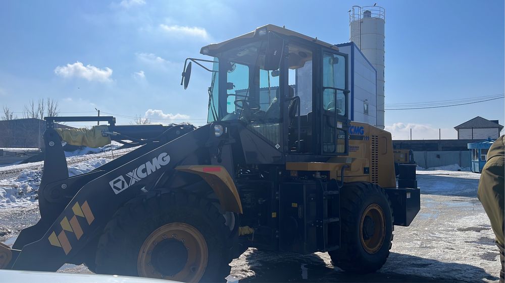 Эксковатор погрузчик