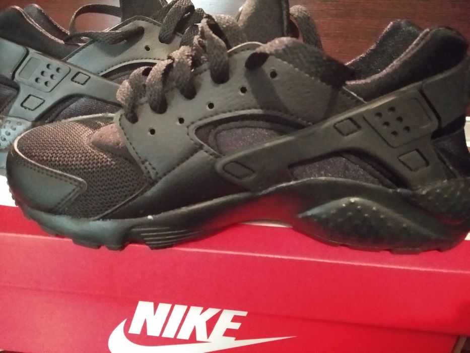 Nike Air Huarache Women's Shoes/ ADIDAS