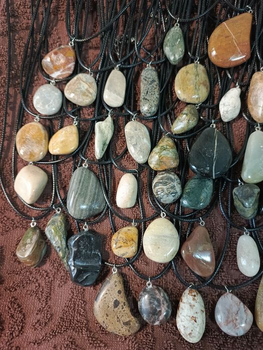 Кулоны из натурального камня