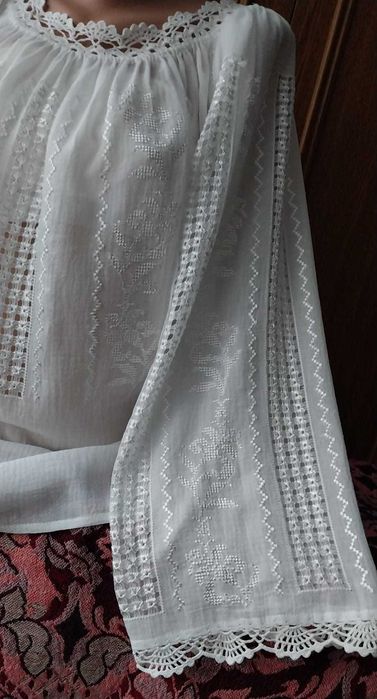 Ie/ camasa traditionala cusuta manual cu matase