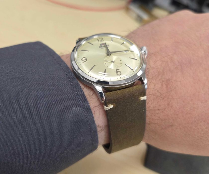 Продавам автоматичен часовник Orient Bambino RA-AP0003S