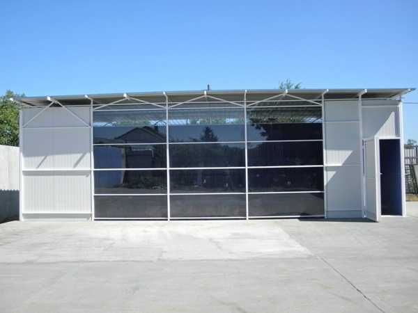 Casa, garaje auto din structura metalica si panou sandwich termoizolat