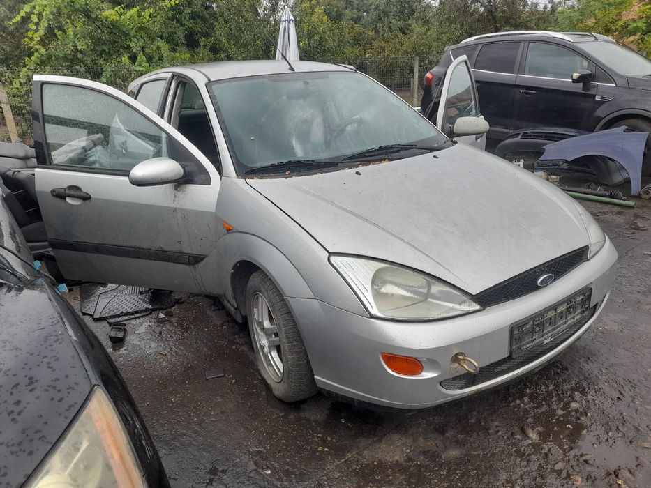 Far/faruri stanga/dreapta Ford Focus 1