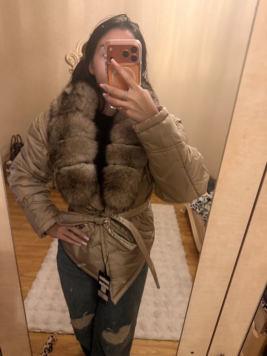 Geaca cu guler din blana naturala