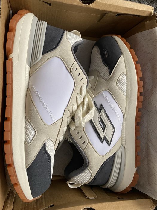 Продам кроссовки Lotto