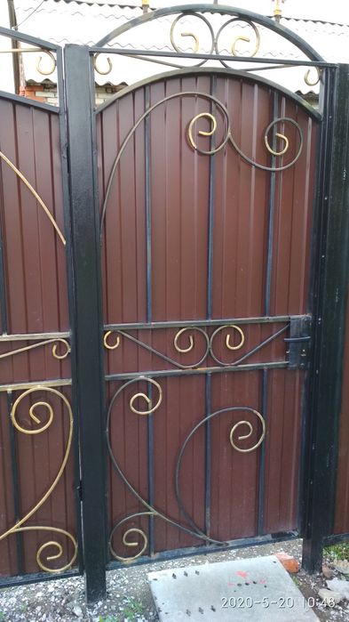 Ворота,заборы,качели.