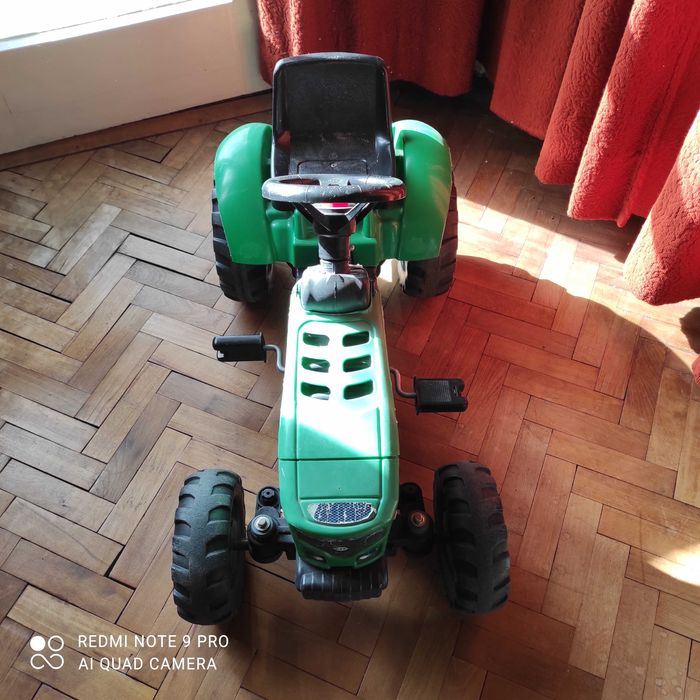 Детски трактор с педали