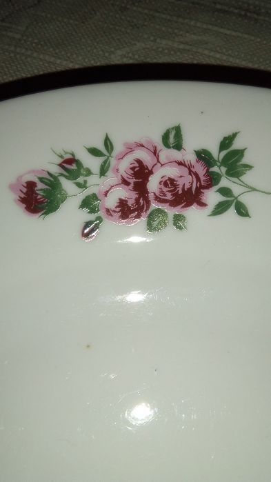 Порцеланово плато  по 30 лева и чинии