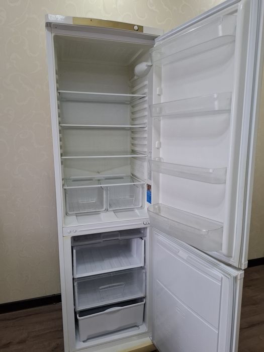 Продаеться Холодильник Indesit