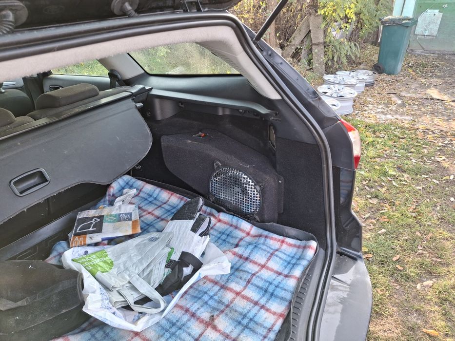 Tub de bass cu amplificator dedicat ford mondeo mk4