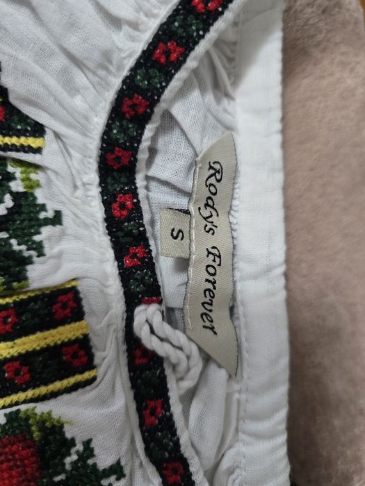 Ie tradițională nouă