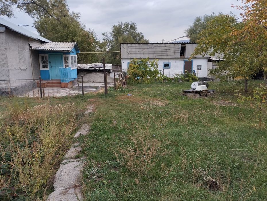 Продается дом с большим участком