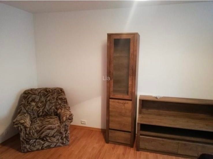 Central, garsoniera decomandată