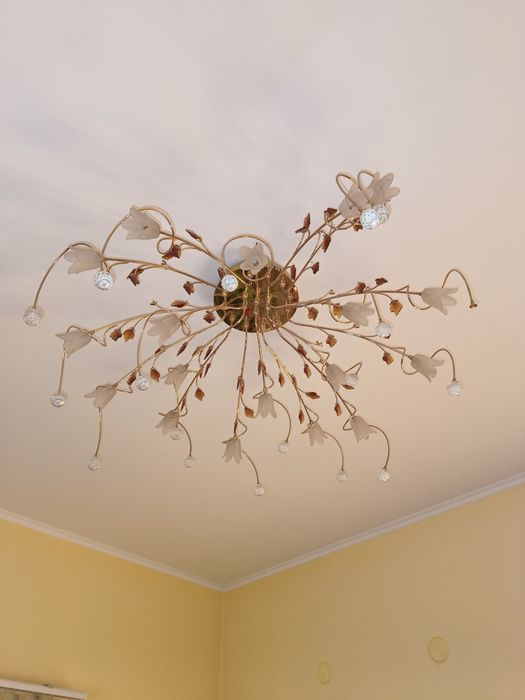 Продавам полилей