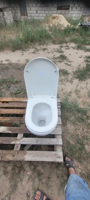 Продам унитаз монолит