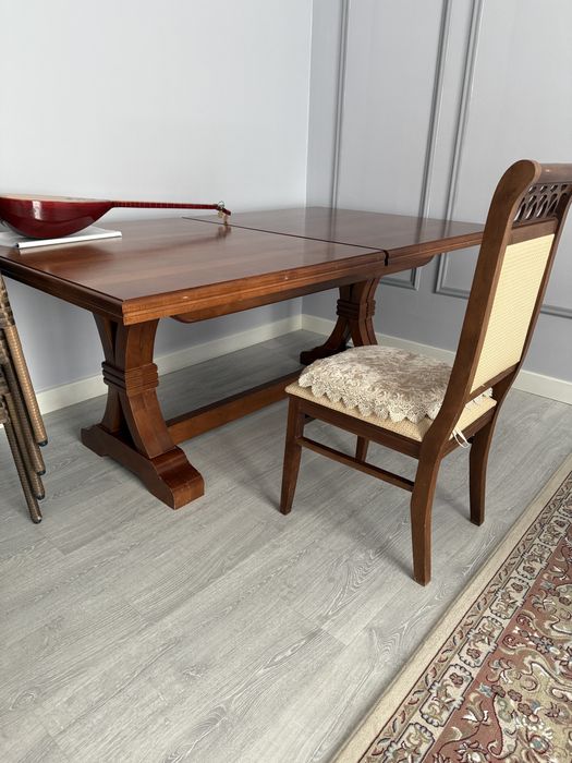 Стол со стульями