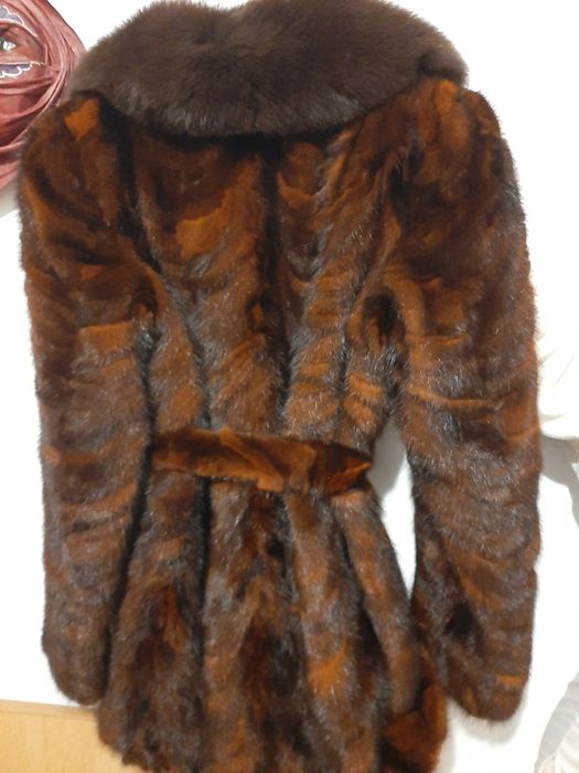 Vand haina blana naturala nurca noua preț fix