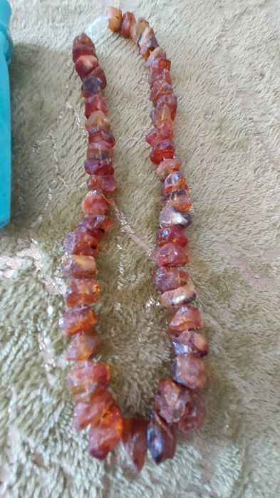 Продаю натуральный лунный камень