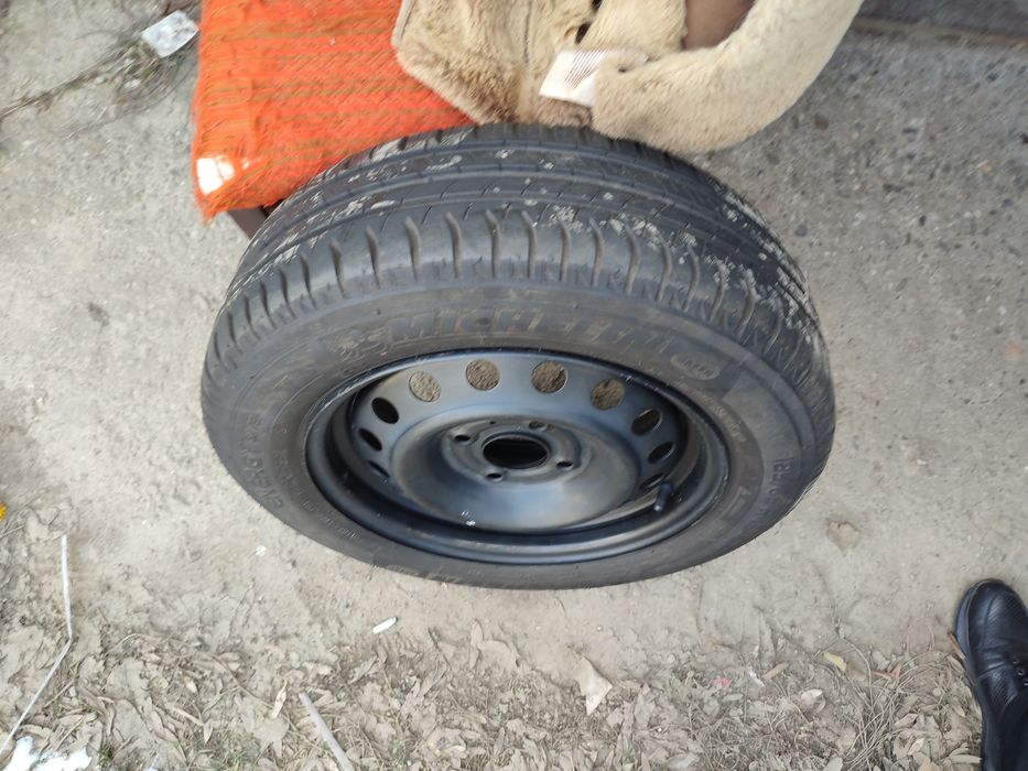 Roata auto marca Michelin