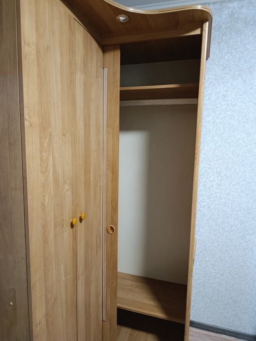 Продам шкаф угловой с зеркалом, б/у