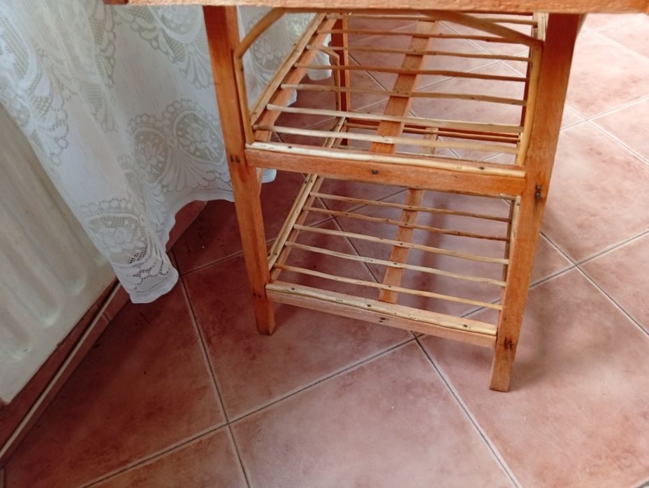 Сгъваема помощна масичка 48/38 см, и от ратан 65/45 см