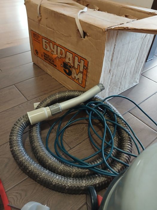 Aspirator sovietic Buran 5M funcțional 
Text:
Vând aspirato