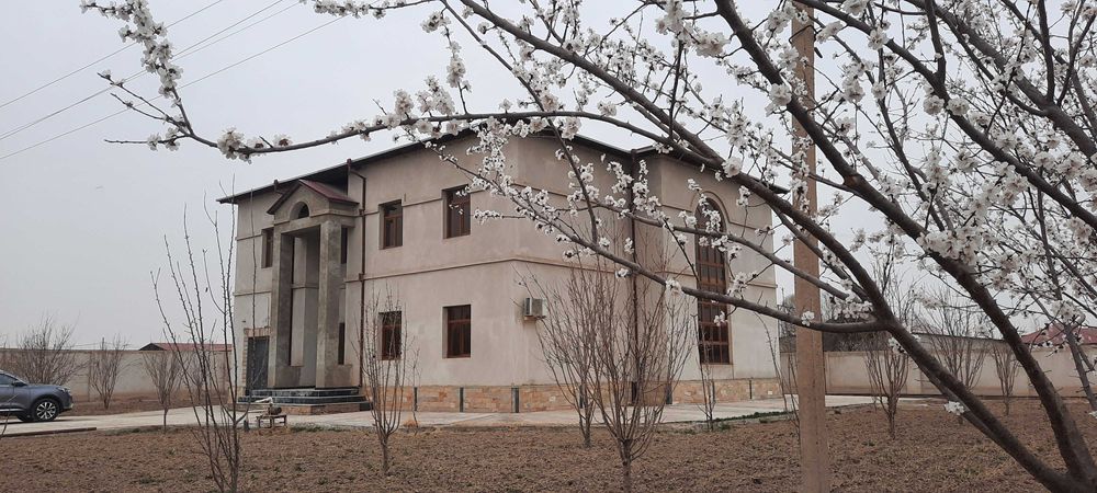 Богот тумани "Октепа" махалласида 2400 кв.м ховли жой сотилади.