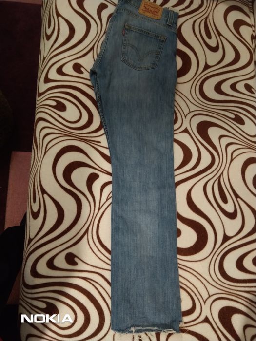 Vând blugi Levis w34