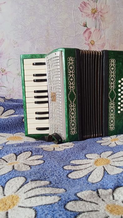 Продам акардион Малыш