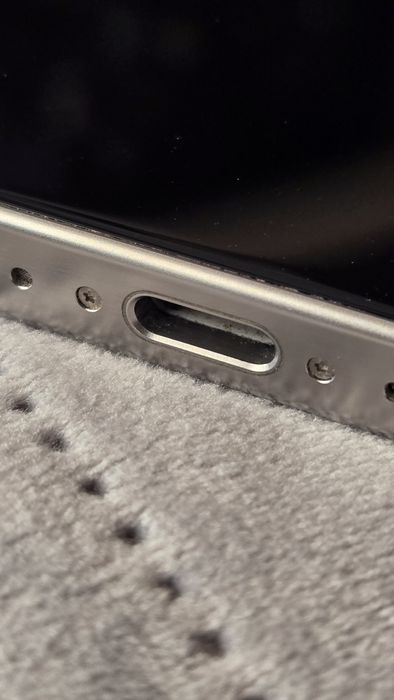 Iphone 15 Pro White Titanium, 128 GB , Като нов, 12 гръбчета, 86%