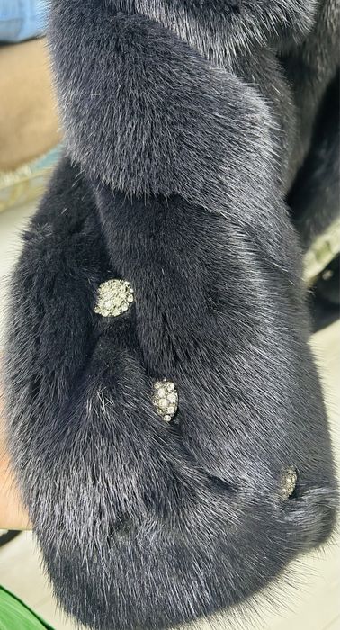 продам норкувую шубу