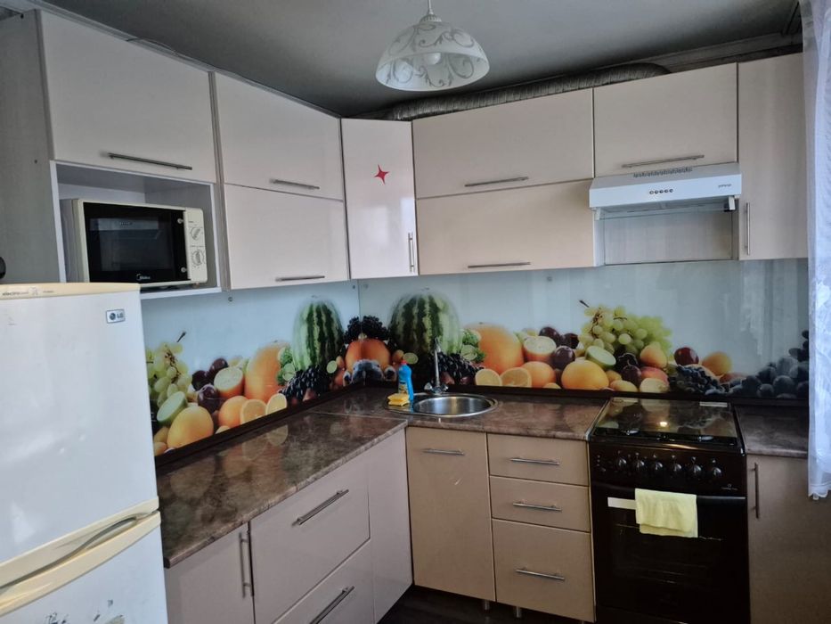 Сдам 2 ух комнатную квартиру