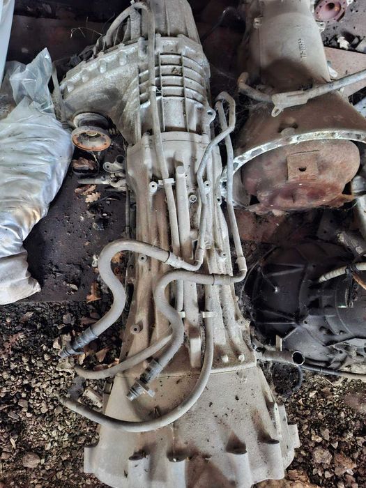 Продавам автом. скоростна кутия и раздатъчна за Порше Каен 2006г. 4,5i