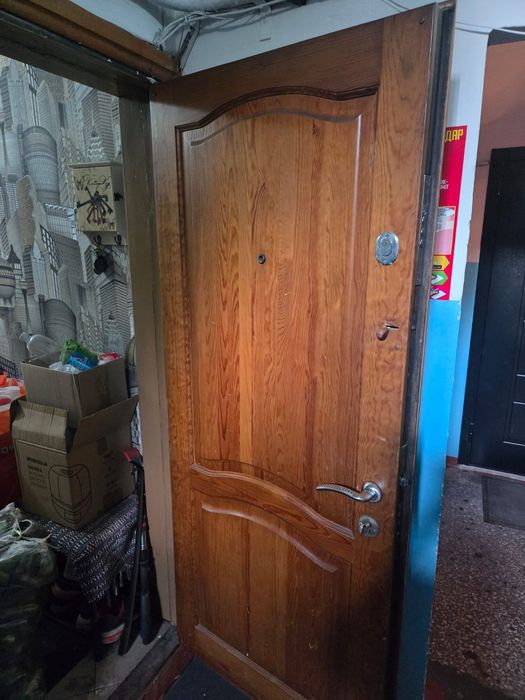 Продаётся входной дверь