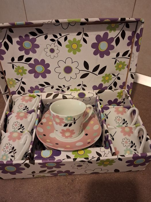 Set 12 piese cafea sau ceai, 6 cesti +6 farfurii, 250 ml