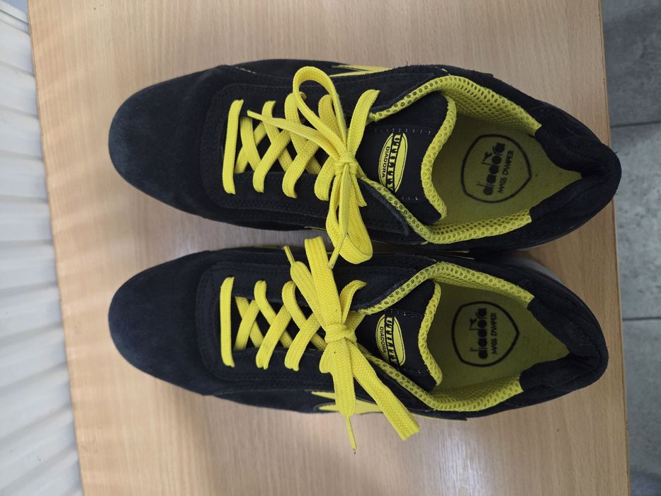 Vând pantofi safety