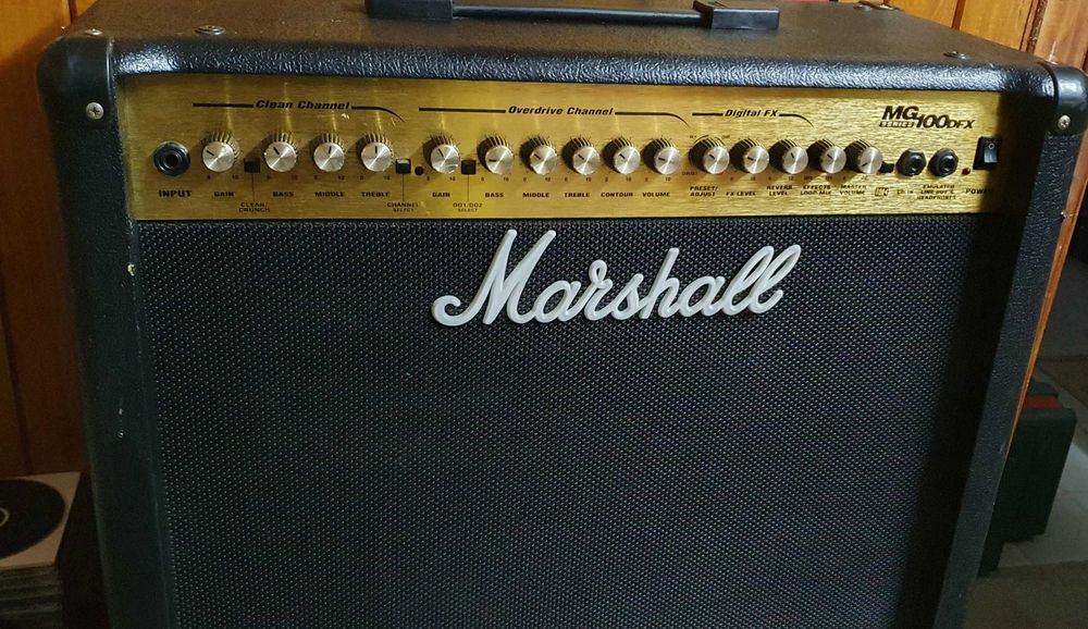 Marshall MG100 DFX 100 watt кетарен комбо усилвател с ефекти