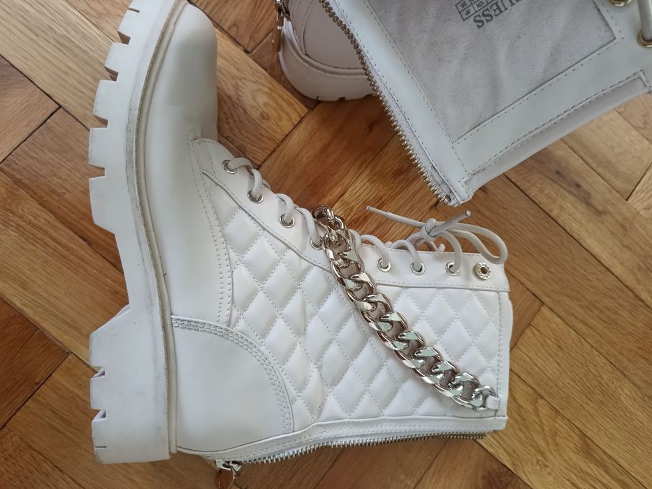 Оригинални боти  Guess