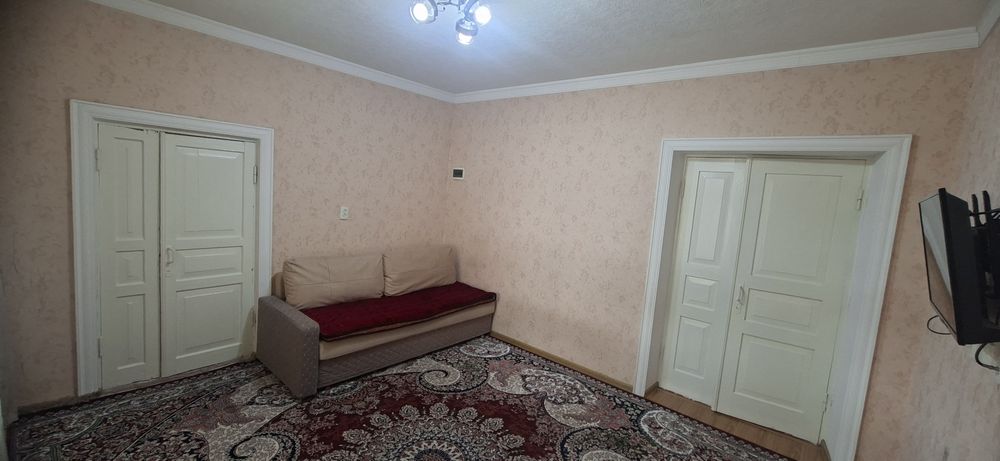 Янгийол шахрида ховли уй сотилади.